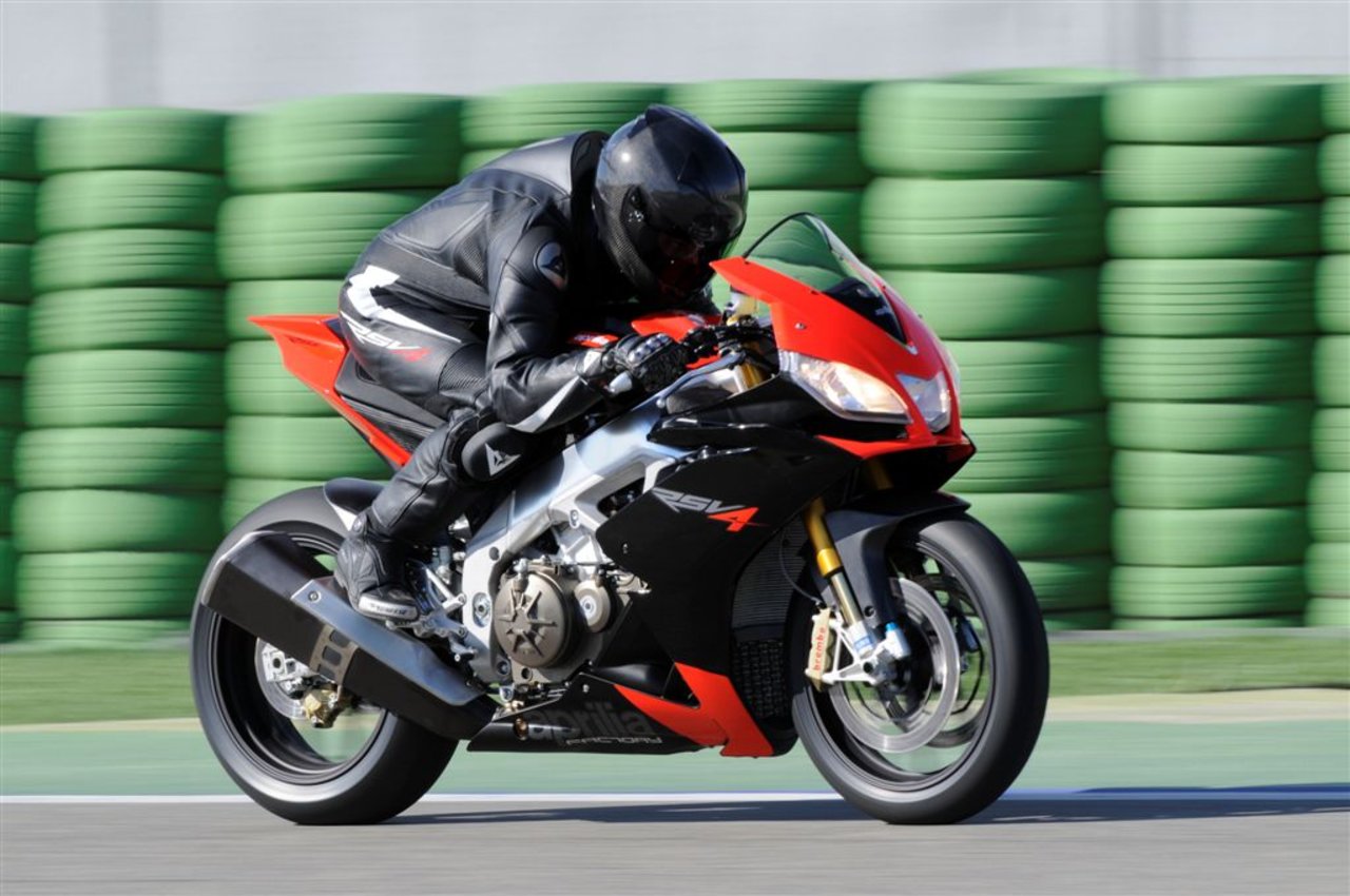 Aprilia RSV4 Factory