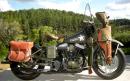 Harley-Davidson Sportster 883 превърнат във военна машина