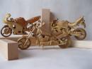 Дървени скулптури на мотоциклети
