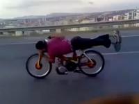 Как не се кара мотоциклет по магистрала